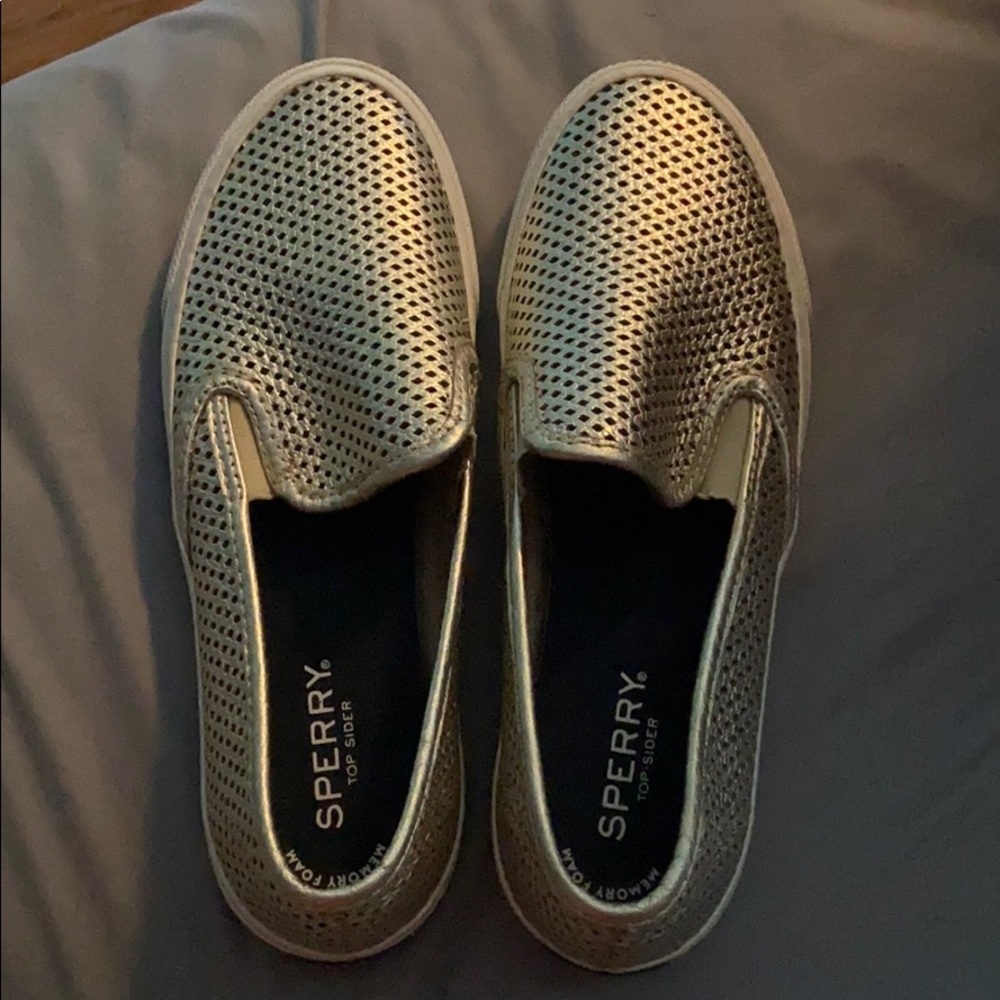 speedy gold shoes